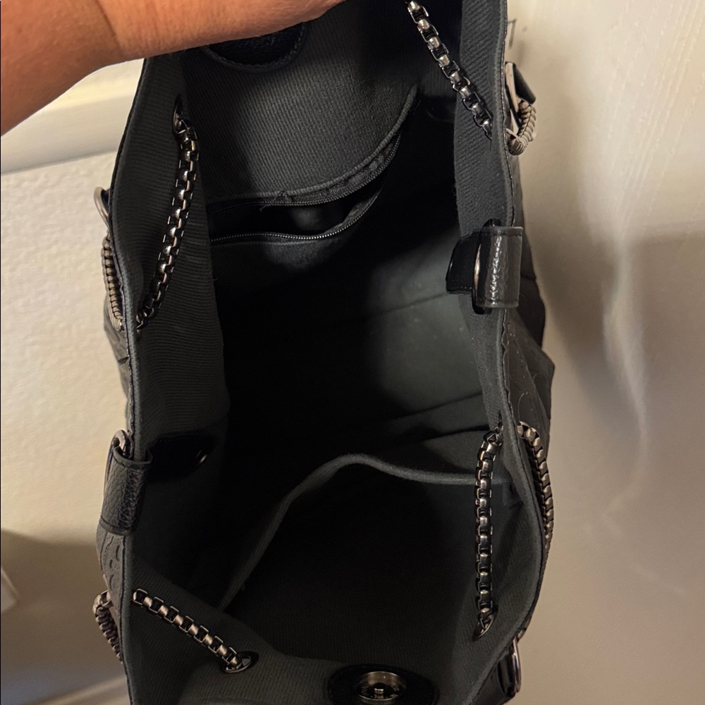 Skull Embossed Women's Black Bucket Bag Purse Faux Leather Shoulder Carry Strap - Picture 10 of 11